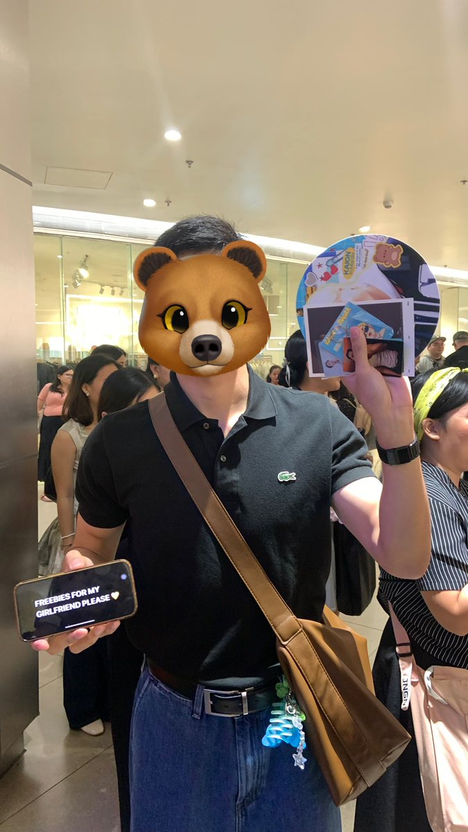 JENME0NG's tweet photo. my boyfriend going above and beyond to accompany me pre-concert — he even got me freebies because he was in the venue earlier than me (his first time btw)🥹

#KAI #카이 
#KAIONinMANILA
#KAIONinMNL
#KAIinMANILA2025 https://t.co/JQ0hweN0Yl