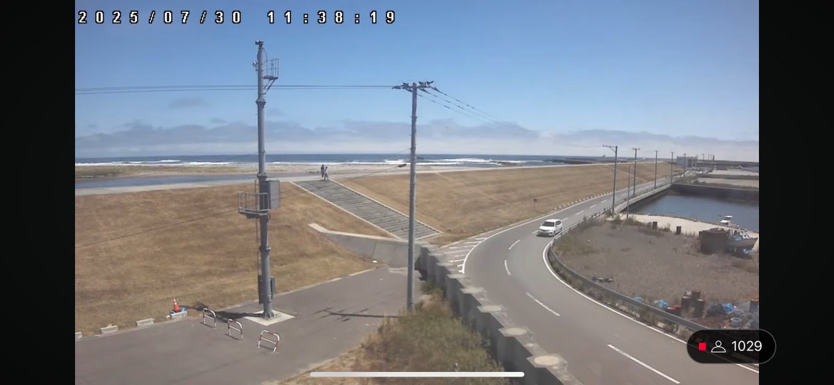 閖上港、わざわざ海を見に行った2人がいます