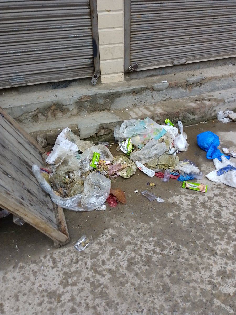 MMS36457681's tweet photo. @CMComplaintCell Aslam O Alaikum 
The head has not been cleaned here for many days 
Please take action 
UC 141 Hameed pura Faith grah Lahore H m shahid qadri 
03224509331 https://t.co/MC3MmMfqt8