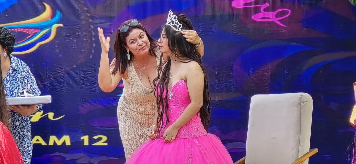 UrbisVeracruz's tweet photo. Mensaje de @AlainJimenez10: ¡Recuerdos imborrables! 
En días pasados, se llevó a cabo la coronación de los reyes del carnaval del Centro de Atención Múltiple #12, un evento lleno de alegría y emoción. 

Quiero agradecer especialmente a nuestra presidenta electa Rosa María https://t.co/ZtJCI8hipZ