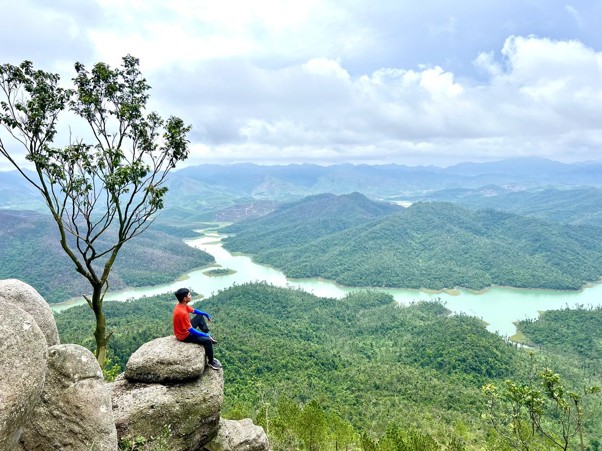 Duy200980's tweet photo. Có những khoảnh khắc chỉ cần lặng nhìn và hít thở thật sâu là đủ ... https://t.co/56yzmqwq4g