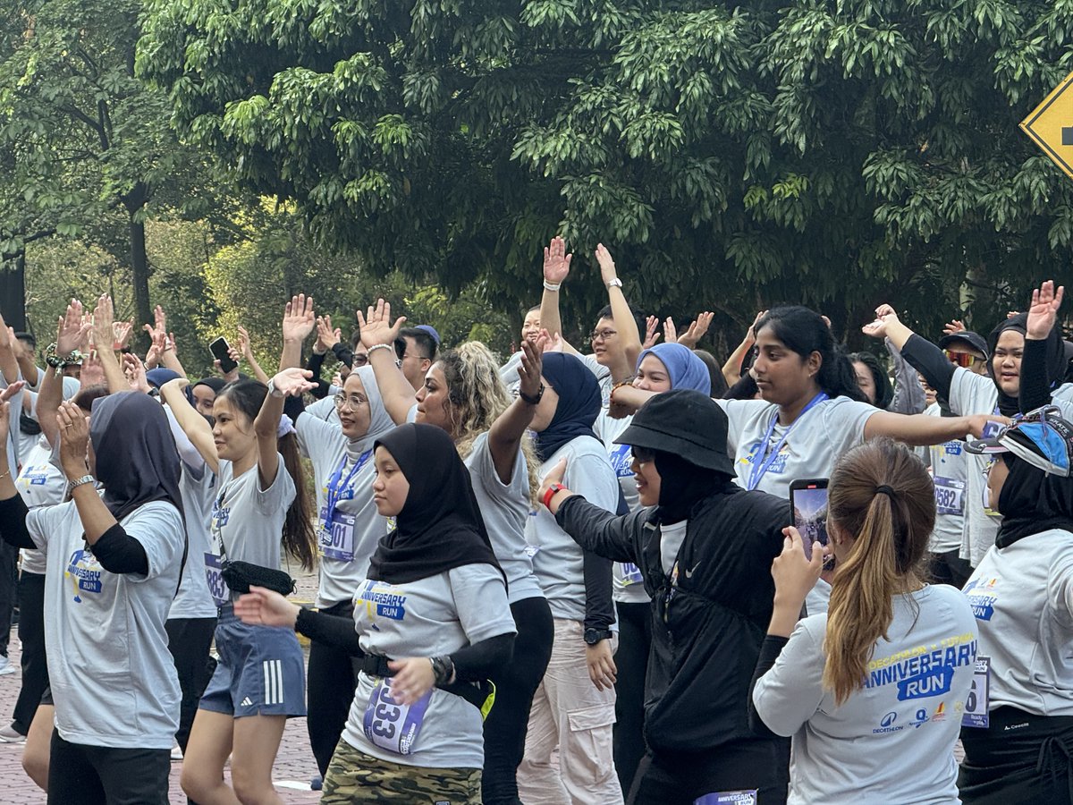 1UtamaOfficial's tweet photo. Run the race. Beat the odds. Cross the finish line. 🏃‍♂️🏃‍♀️

It's not about speed; it's about the story in every step. 👣

5K conquered. Legs burning. Spirit soaring. 🦵🔥

For more community events like this, be sure to follow 1 Utama on social media! 👉📱

#1Utama #5KMarathon https://t.co/Mf5lcUjJbq