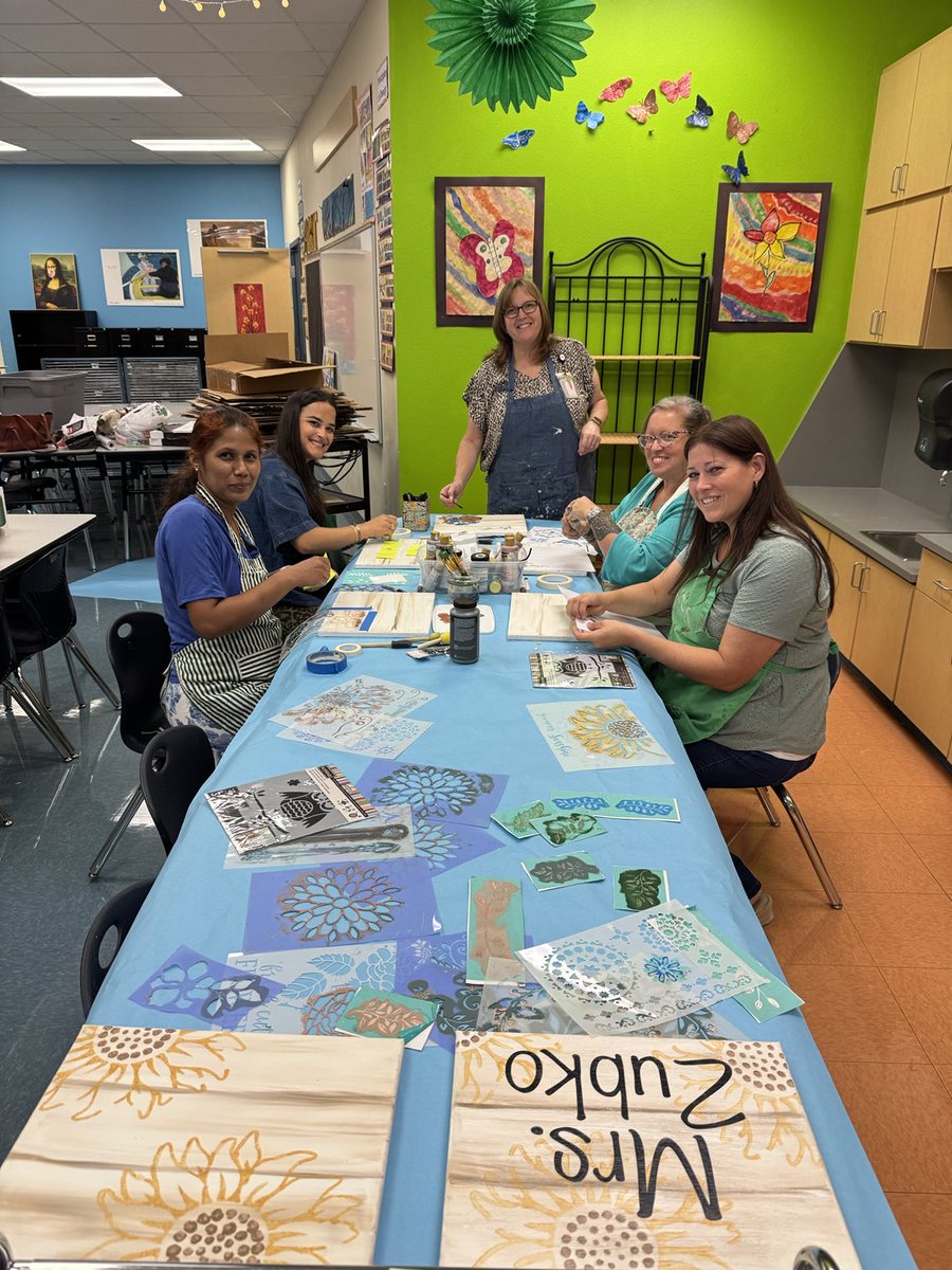 New Year, New Beginnings! Excited to add these fab ladies to our #westsidestrong family! ⁦<a href="/Westsideleaders/">Westside Elementary</a>⁩ ⁦<a href="/WestsidePTA1/">WestsidePTA</a>⁩