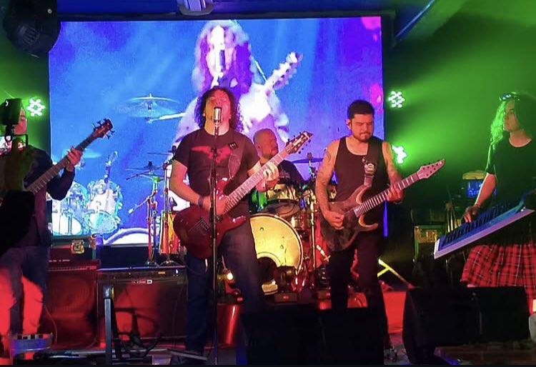 Another great night we share with you guys at Kuira bar! 
Cheers to good people joined us!

#LunarVein #livemusic #concert #AlternativeRock #HardRock #GothicGrunge