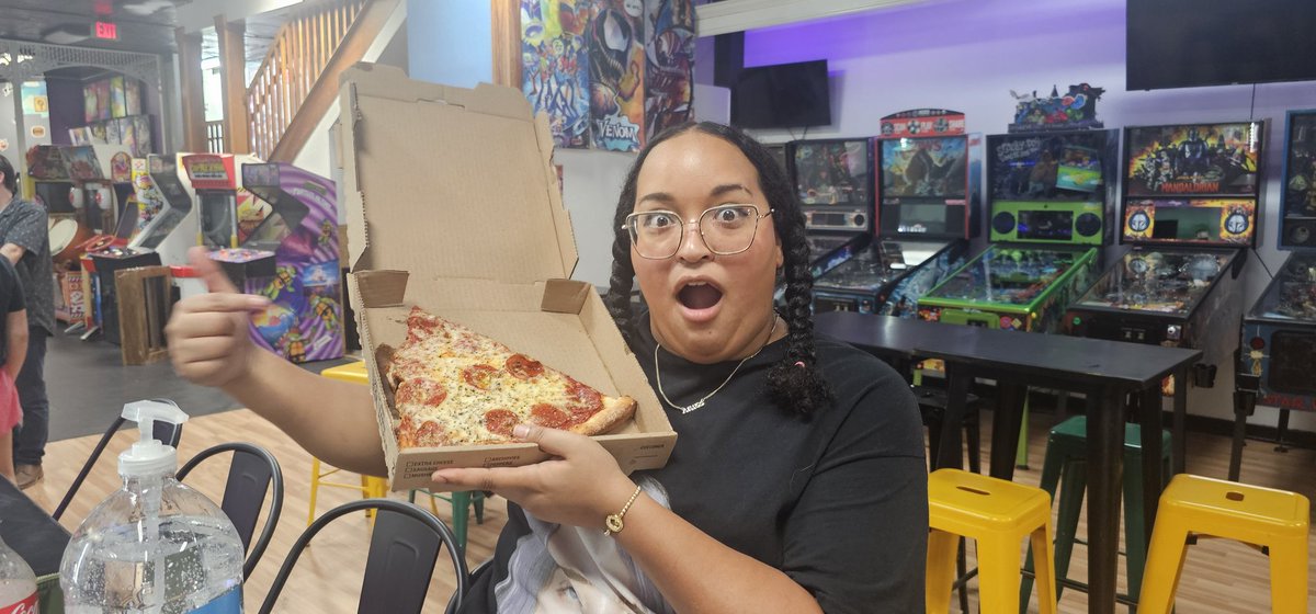 I'm feeling so confident in the real me since my break up, I don't mind sharing the new pictures and the shine I've found :3c
The girl behind the snep and art you see here 🤭