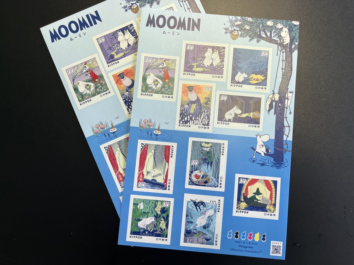 FinEmbTokyo's tweet image. 本日発売のムーミンのグリーティング切手をゲット！大使館のお友だちが今日限定の消印ももらってきたよ。今回の図案のもととなぅた小説『ムーミン谷の夏まつり』の本にも切手と消印✨
暑中見舞いなどにぜひ利用してね！
#ムーミン80周年