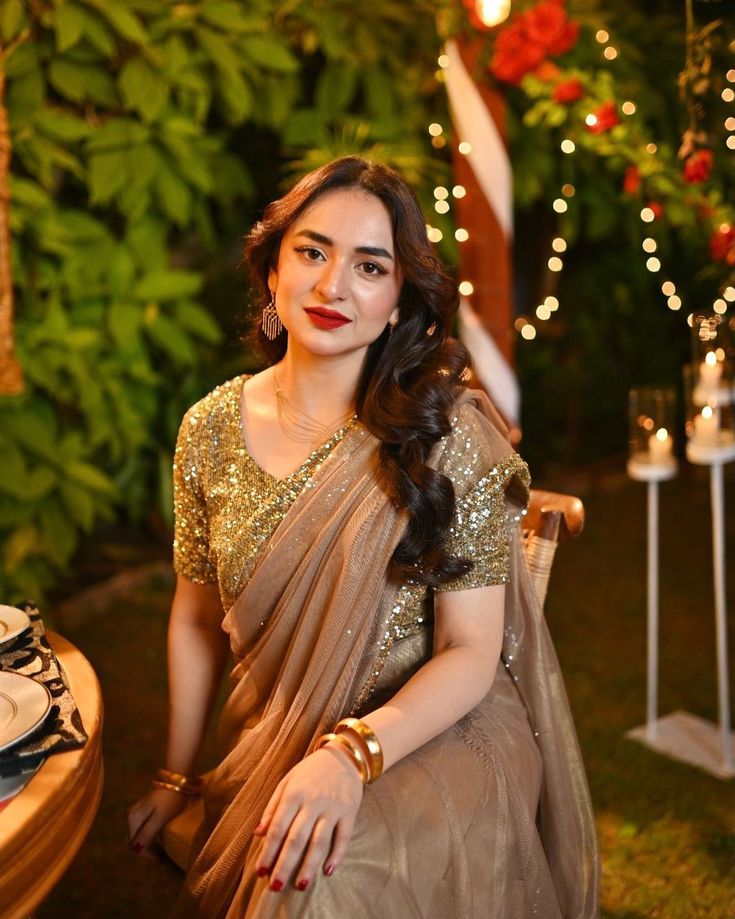 OwahidaS's tweet photo. Happy birthday the forever Diva, Ur smile lights up the screen &amp; ur emotions touch our hearts ,, a heart so true, a soul so pure in every frame u shine right through . May Allah bless u with good health &amp;more powerful roles dat inspire millions.❤️ U @yumnazaidi3 
HBD YUMNA ZAIDI https://t.co/4cF29i0Cch