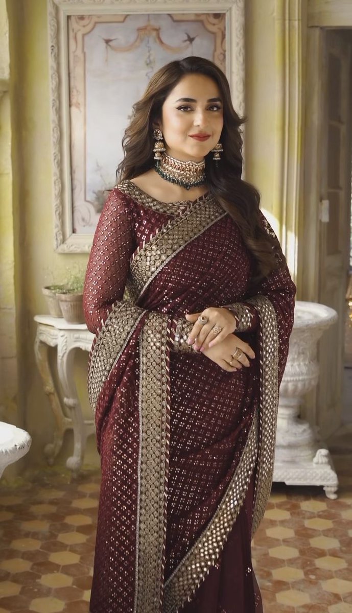 OwahidaS's tweet photo. Happy birthday the forever Diva, Ur smile lights up the screen &amp; ur emotions touch our hearts ,, a heart so true, a soul so pure in every frame u shine right through . May Allah bless u with good health &amp;more powerful roles dat inspire millions.❤️ U @yumnazaidi3 
HBD YUMNA ZAIDI https://t.co/4cF29i0Cch