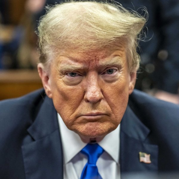 republiqueBRA's tweet photo. 🇺🇸 🌊 Há 15 horas, a Fundação Cacique Cobra Coral anunciou a SUSPENSÃO da "assistência climática" aos EUA e declarou que o país estará "por sua conta e risco" enquanto Donald Trump não REDUZIR a tarifa de 50% contra o Brasil.

💦 A organização é conhecida por manter contratos com órgãos do Estado brasileiro para intervir "misticamente" no clima, evitando desastres e garantindo a realização de eventos importantes.