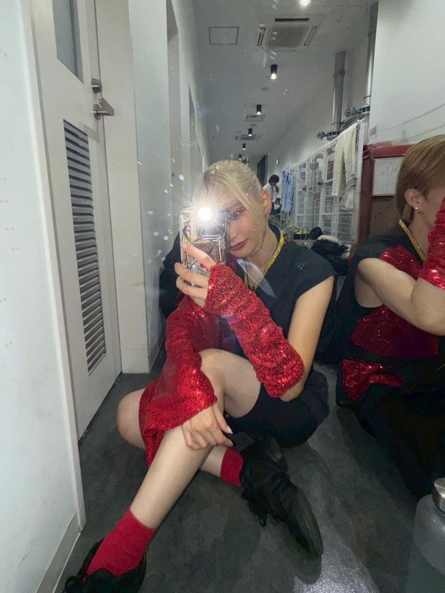 suu__0022's tweet photo. いえす寄席ありがとうございました🔥
いつも素敵な衣装と振り付けを提供してくれる牧野に感謝でいっぱい🪭🖤
お��真、感想など送っていただけると嬉しいです🌈✨

そして！4年振りにハイトーンにしてみました🤍 いかがでしょうか？笑 https://t.co/ycmhyKpXmU