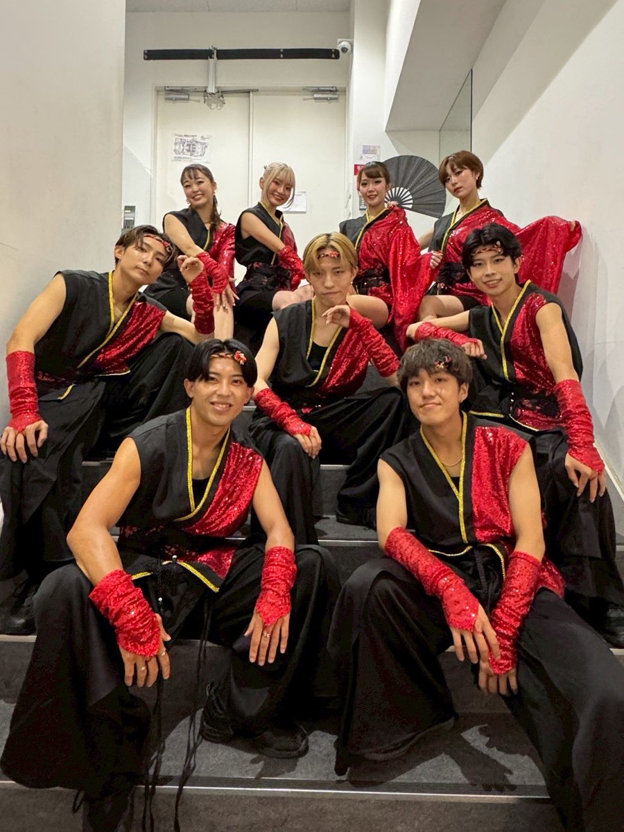 suu__0022's tweet photo. いえす寄席ありがとうございました🔥
いつも素敵な衣装と振り付けを提供してくれる牧野に感謝でいっぱい🪭🖤
お��真、感想など送っていただけると嬉しいです🌈✨

そして！4年振りにハイトーンにしてみました🤍 いかがでしょうか？笑 https://t.co/ycmhyKpXmU