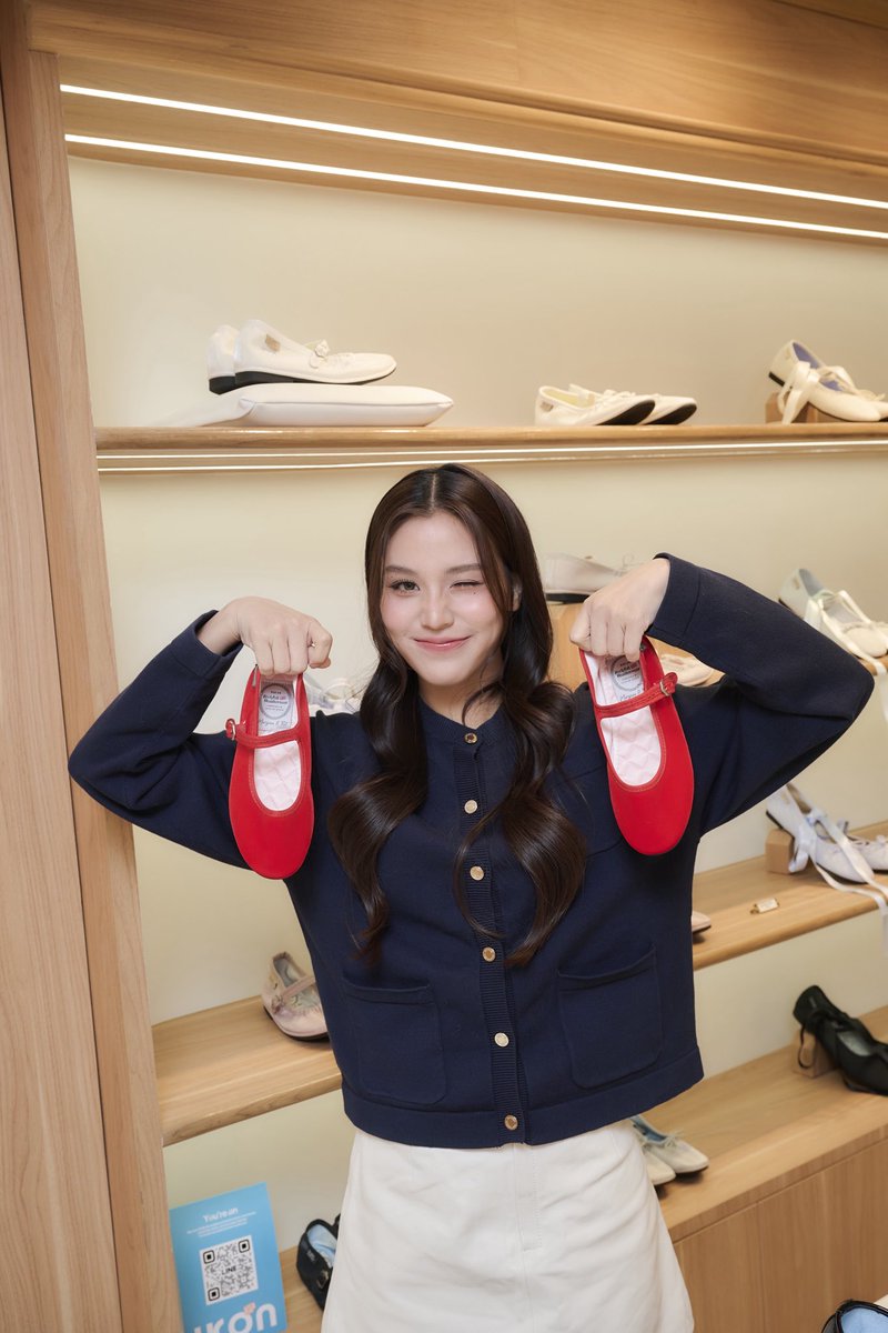 “เอมี่-บอนนี่” ร่วมเปิดตัวแฟล็กชิปสโตร์ใหม่ IKON ใจกลางสยาม พร้อมรวบรวมแบรนด์แฟชั่นสุดฮอตมาให้ได้ช้อปกันแบบไม่ต้องบินไปไกล ✨

@ikonshops <a href="/emiamily/">เอหมี</a> <a href="/beonnnie/">bonny</a> #Ikonshop #PacificaGroup #emiamily #beonnnie