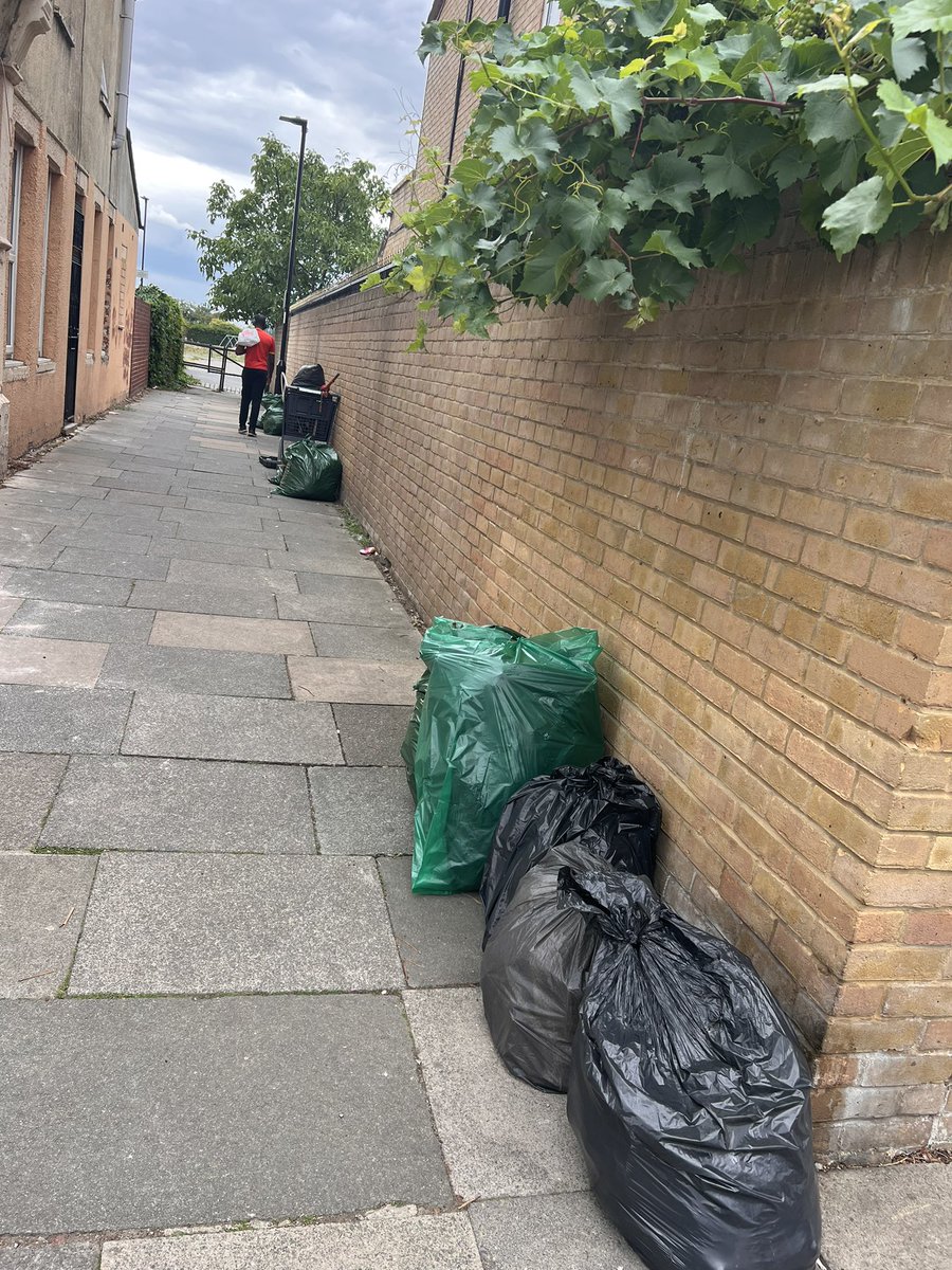 Fly-tipped rubbish was cleared by Enfield Council the very next day! 👏
Investigations are now underway to identify those responsible for dumping waste in our neighbourhood. 🚫🗑️
Let’s keep our streets clean and report illegal dumping. 📸📍

#Enfield #FlyTipping #CleanStreets