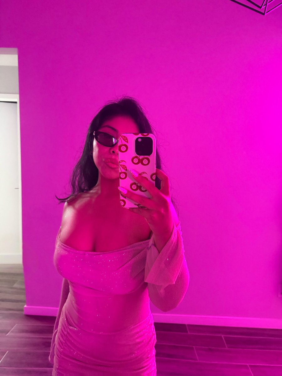 _Female's tweet image. 