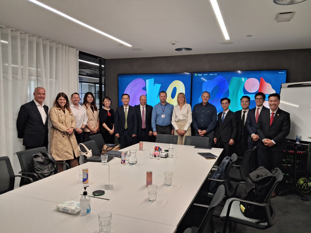 UKinVietnam's tweet image. The UK welcomes a Vietnamese high-level delegation to London to share expertise on building an International Financial Centre (#IFC)

The mission reaffirms the UK’s commitment to  accompany Viet Nam in the process of building IFC.