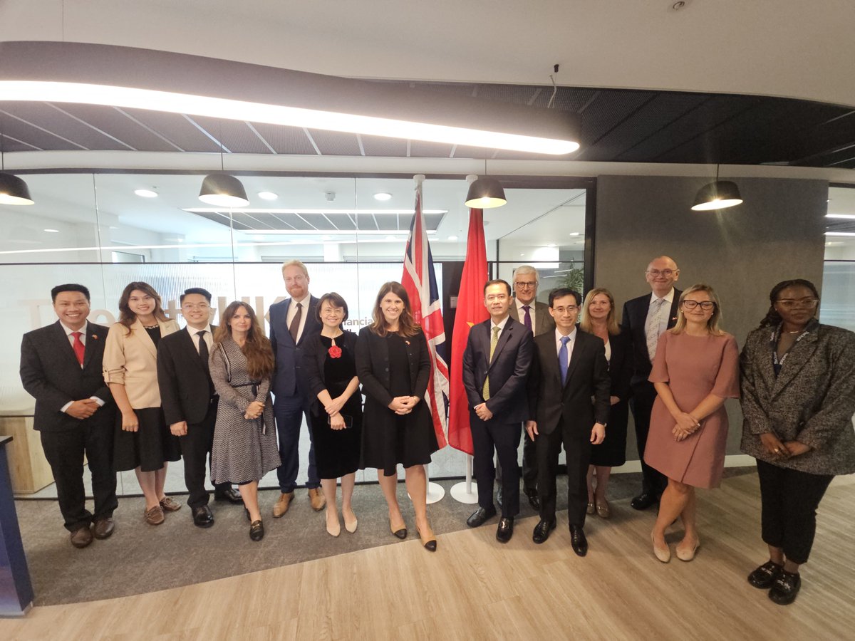 UKinVietnam's tweet image. The UK welcomes a Vietnamese high-level delegation to London to share expertise on building an International Financial Centre (#IFC)

The mission reaffirms the UK’s commitment to  accompany Viet Nam in the process of building IFC.