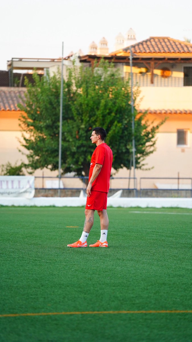 UD_Tomares's tweet photo. 🦁 @manuel_leon97 💛

#AquiEstamosOtraVez https://t.co/AgSVH6JiEW