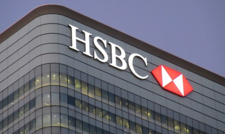 🚨 BREAKING : HSBC: Profitti del secondo trimestre in calo del 29%, deludono le aspettative