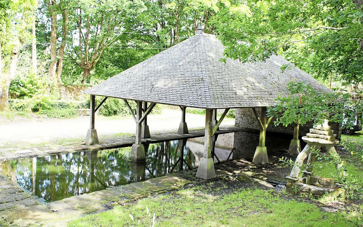 Lavoir du vieux presbytère  à Questembert (Morbihan) letelegramme.fr/morbihan/quest…