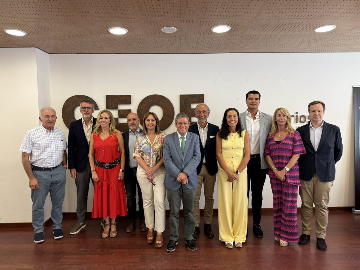CEOE Valladolid configura su nuevo Comité Ejecutivo para el periodo 2025-2029, con Carlos Magdaleno al frente. 

Un equipo comprometido con el desarrollo económico de la provincia.

ℹ️ Detalles en ceoevalladolid.es/nuevo-comite-e…

#CEOEValladolid #Empresa #Valladolid