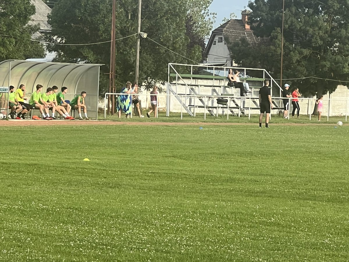 Amateur football deep in Eastern Hungary last night - County 1st class - Puspokladany 5-5 Kisujdzsallas at Gellér Sándor Sportcentrum in Puspokladany ✅⚽️