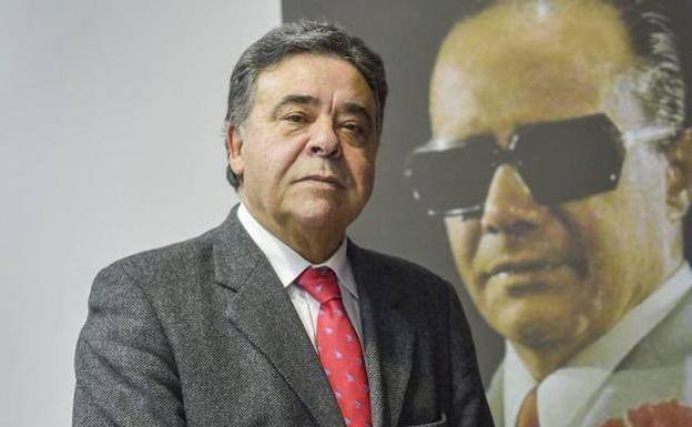Concha Baños/❤️ (@conchaban) on Twitter photo 😔 Que la tierra te sea leve, querido Paco. 
El que fuera testigo cronista del alma viva, el que escuchó con devoción y comprendió más allá del cante, el que hablaba el idioma del duende. 
Se va Paco Zambrano y nos deja su legado de archivos y textos, pero sobre todo nos deja 😔 Que la tierra te sea leve, querido Paco. 
El que fuera testigo cronista del alma viva, el que escuchó con devoción y comprendió más allá del cante, el que hablaba el idioma del duende. 
Se va Paco Zambrano y nos deja su legado de archivos y textos, pero sobre todo nos deja