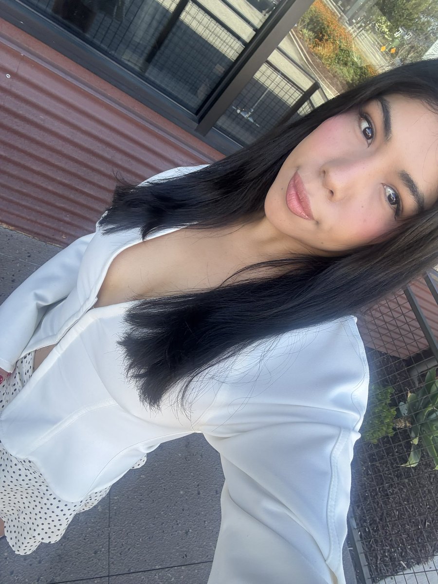 _Female's tweet image. 