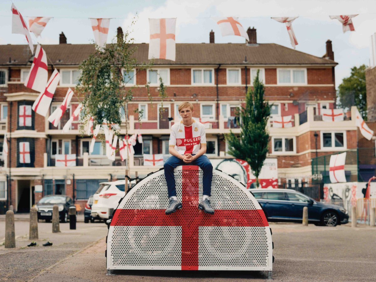 🏴󠁧󠁢󠁥󠁮󠁧󠁿 From Genoa to London, the red cross on white.

👕 The Kombat Genoa Away 2025/26 celebrates the roots of football.

🏠 It’s coming home. Where it all began. 

Acquistala ora 👉 shorturl.at/xPIMP
