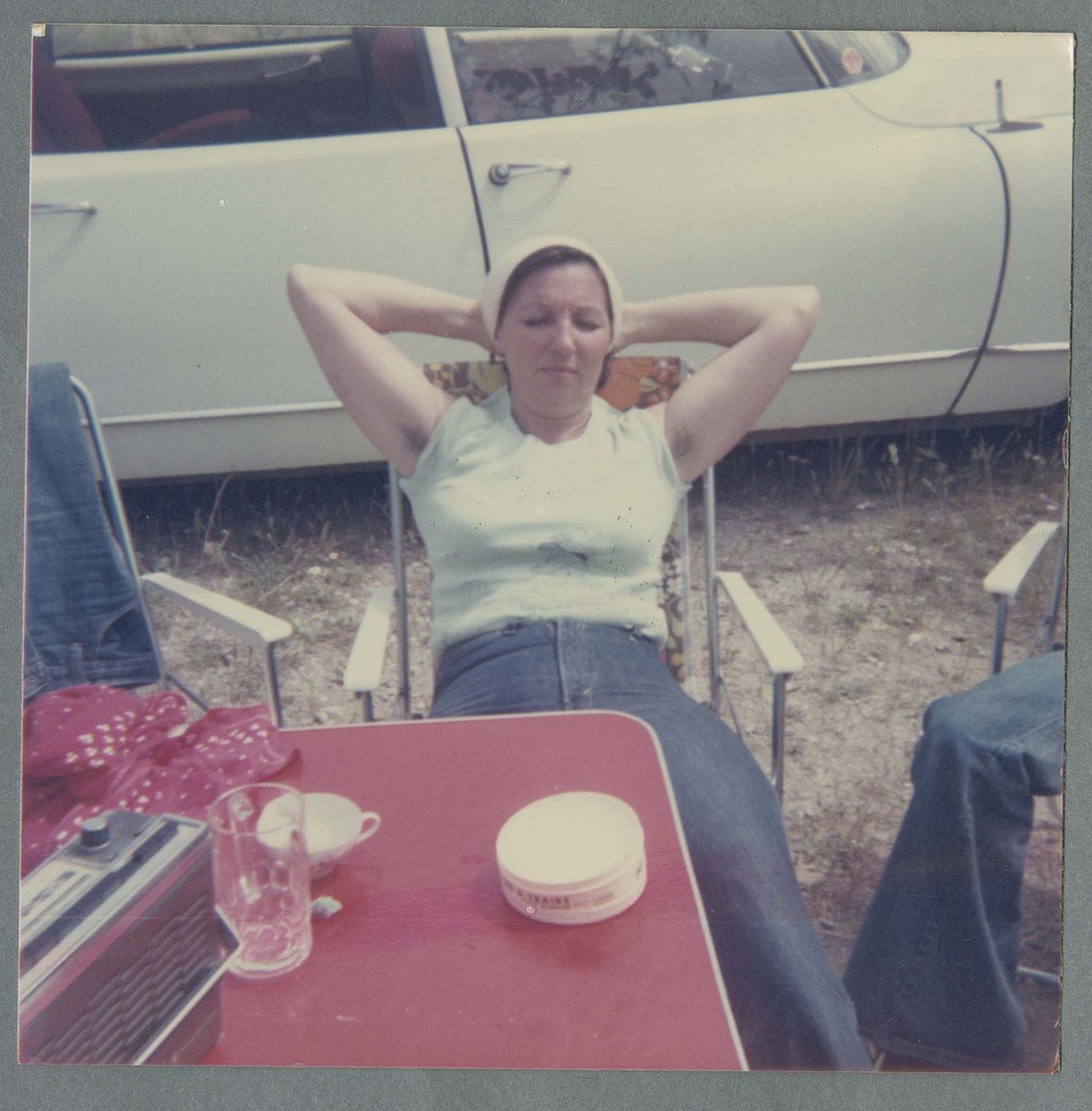 [Fermeture de la salle de lecture 🚨]  

La salle de lecture fermera ses portes du mardi 5 août au jeudi 14 août 2025.  
Nous vous retrouverons à partir du mardi 19 août. 👋 

Pour + d'infos : archives.ain.fr/n/contact-et-o… 

📸19 FI 259, Archives départementales de l’Ain