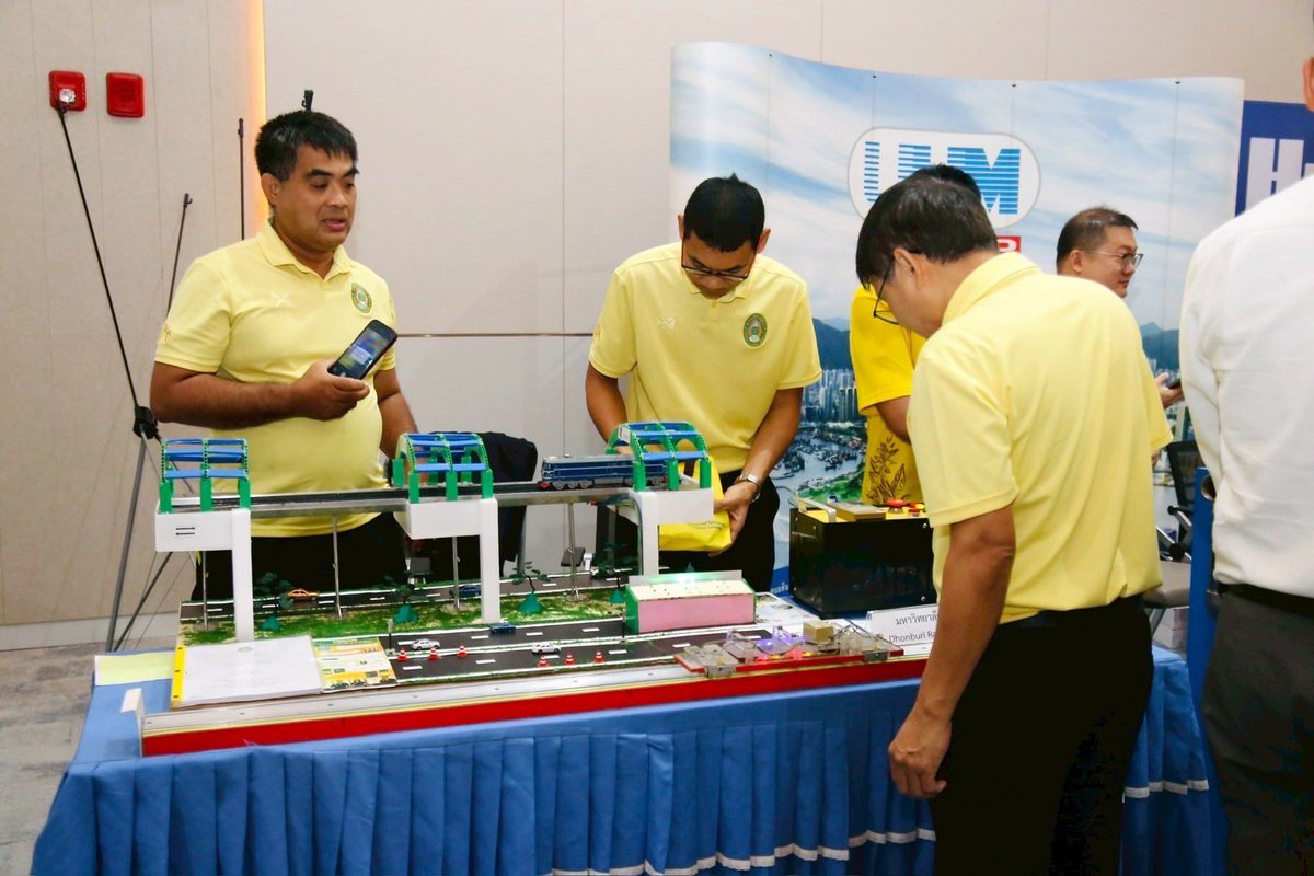 mea_news's tweet photo. MEA ร่วมโชว์นวัตกรรมงานบริการในงานวันวิชาการ "AquaNext MWA 2025"
คลิก ▶️ https://t.co/kIUcdURz2u
#AquaNextMWA2025
#MEAxMWA #MEAei
#ChargeSurebyMEA #Powerlyze
#MEAUmbrellaAzimuth
#MEAeservice #การไฟฟ้านครหลวงในมือคุณ
#MEA #การไฟฟ้านครหลวง
#พลังงานเพื่อวิถีชีวิตเมืองมหานคร https://t.co/8kTpaqoqyT