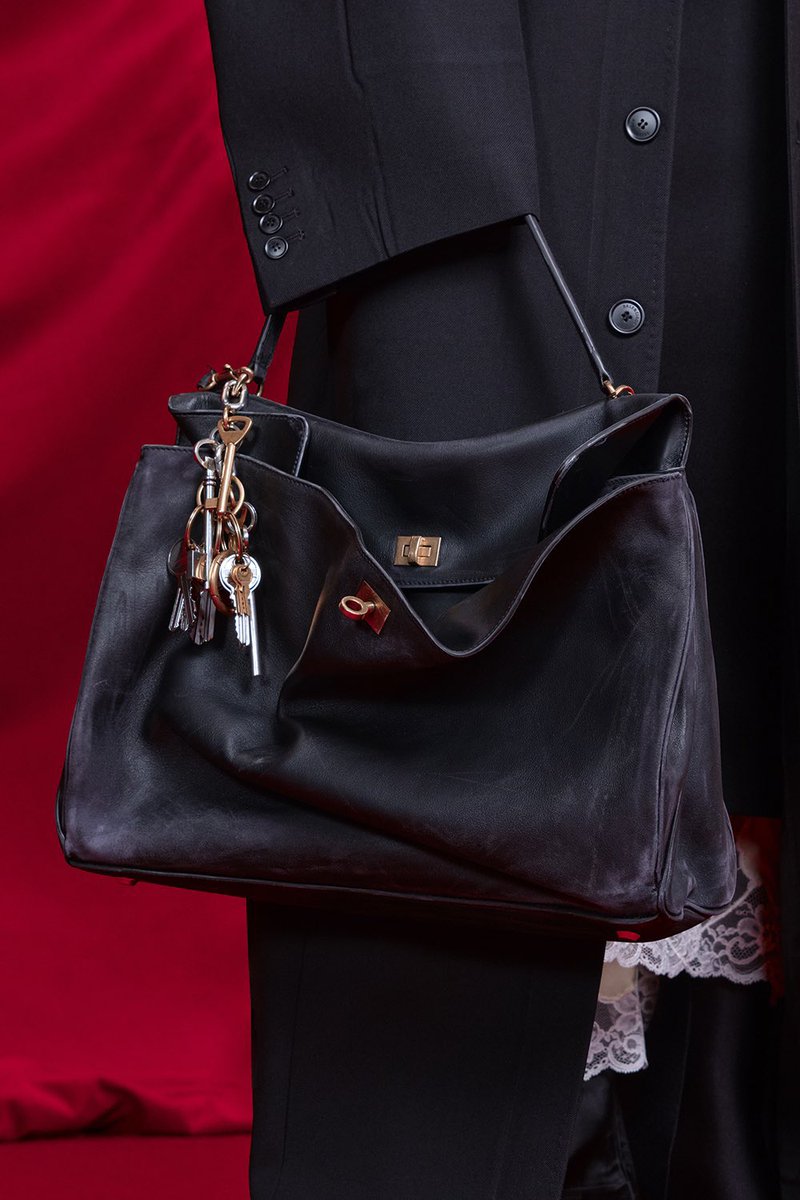 BKN050's tweet photo. Balenciaga rodeo large
少し前だけど久々にバレンシアガ購入
クタクタになるまで使い込みたい https://t.co/YwfpjWUWeV
