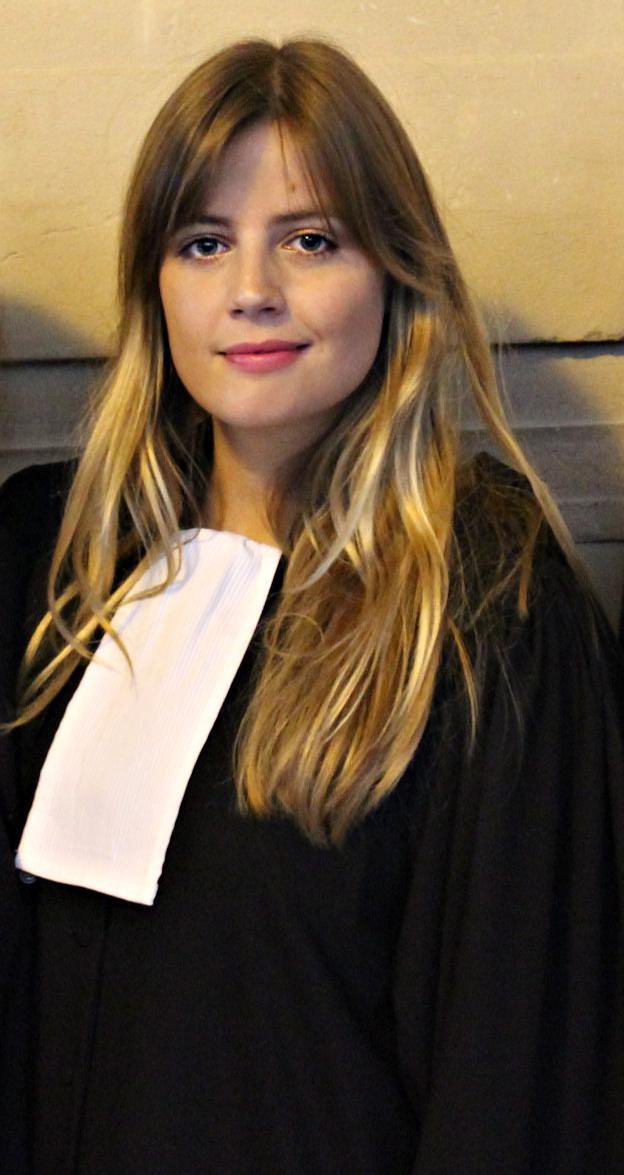 sawhayrn's tweet photo. Cette avocate au barreau de Neuilly sur Seine,
Maitre Camilla Quendolo s’est comportée tels que les députés LFI face au député Flavien Termet : 
Cette attitude du rejet de l’autre est une réaction égocentrique, fasciste, elle confirme que certains avocats probablement de gauche. https://t.co/00HBNHLQBp