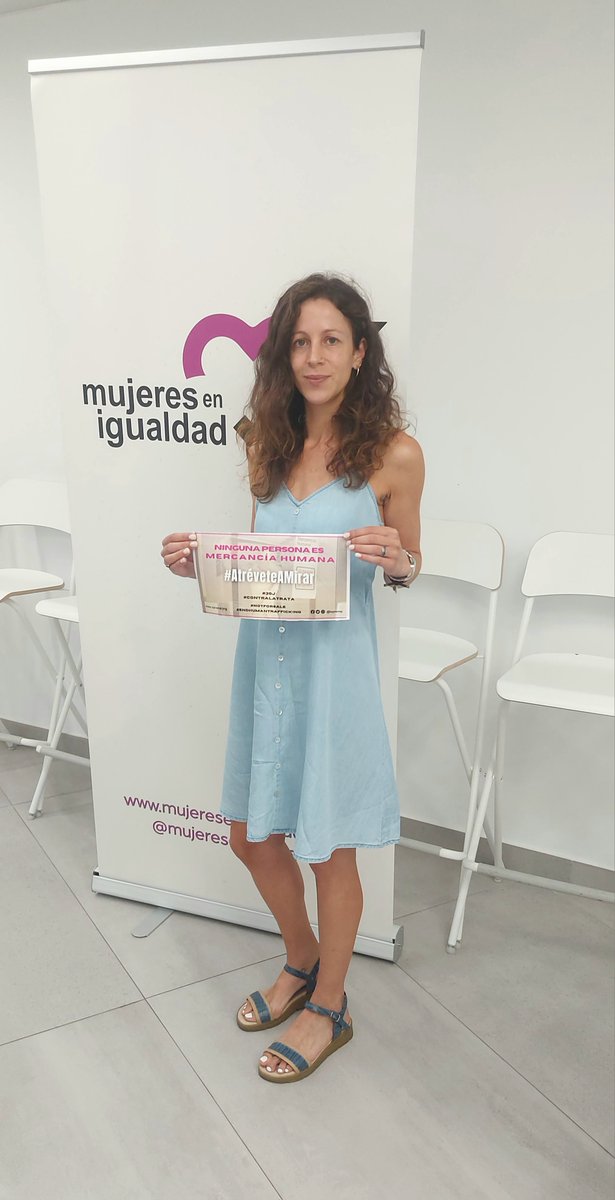 #AtréveteAMirar
Ninguna persona tiene precio, no está en venta ni alquiler. 

Nadie es #MercancíaHumana

Yo rompo la etiqueta. Porque ninguna persona es #mercanciahumana 

#ContraLaTrata #30J #EndHumanTrafficking #HumanMerchandise