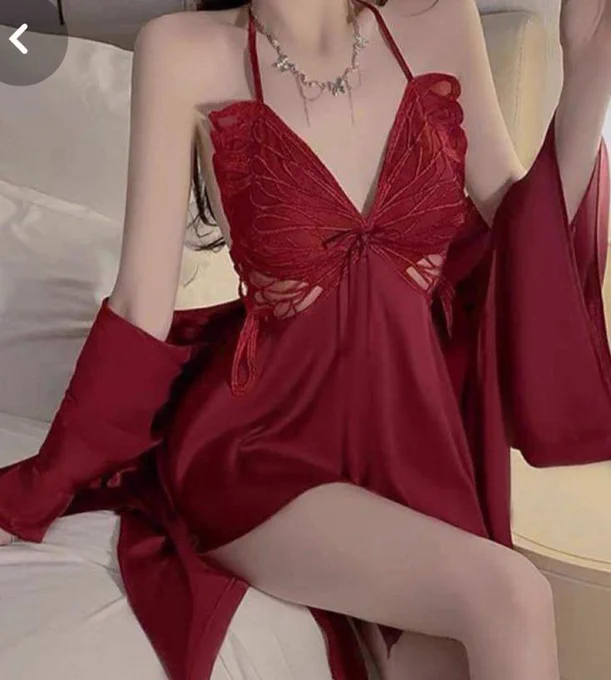 I really want to see Hyuna in dress
