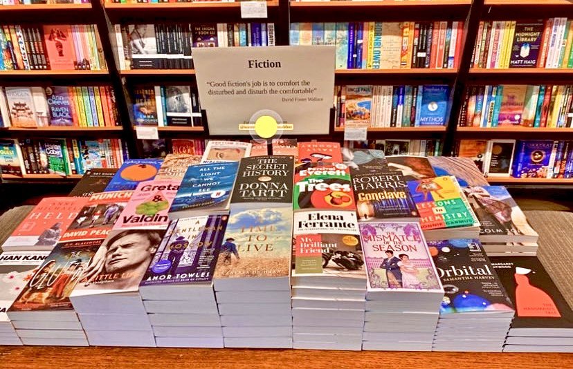I will never get over this sight, Mismatch’s in the actual wild tysm <a href="/Waterstones/">Waterstones</a>! 🤩 And if you’re in the mood for some feisty heroines why not snag the ebook while it’s still on offer? ⚔️
‘Sparkling, witty &amp; full of heart’ ✨
‘A must buy for fans of Austen, Heyer and Quinn’ ✨