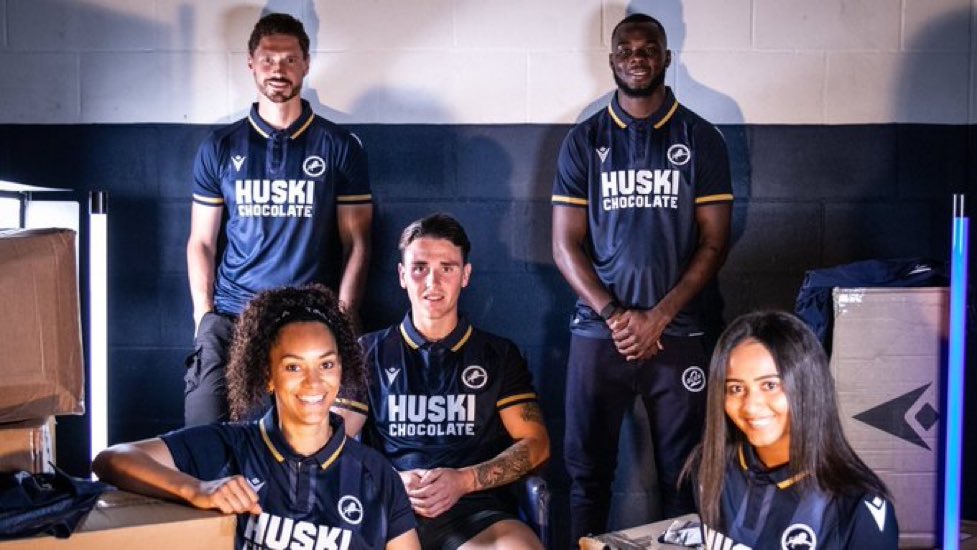 Nice shirt and yet another minimalist badge (I’m a fan) but is it not a bit Millwall?