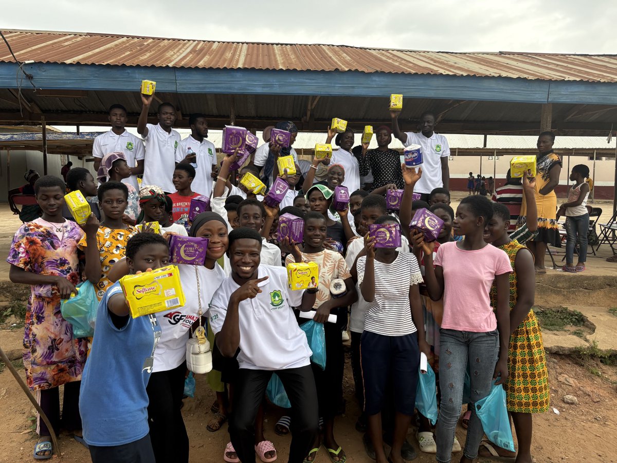 uds_official's tweet photo. #MyTTFPPStory | Group 3 | Bosomtwe District, Beposo-Freetown
Group 3 empowered Beposo-Freetown girls with menstrual hygiene & SGBV education, hands-on pad use demos, poetry, drama & dignity kits. Breaking taboos, sparking change!
#KnowledgeForService #UDS #ChooseUDS https://t.co/NgdHdXC9X0