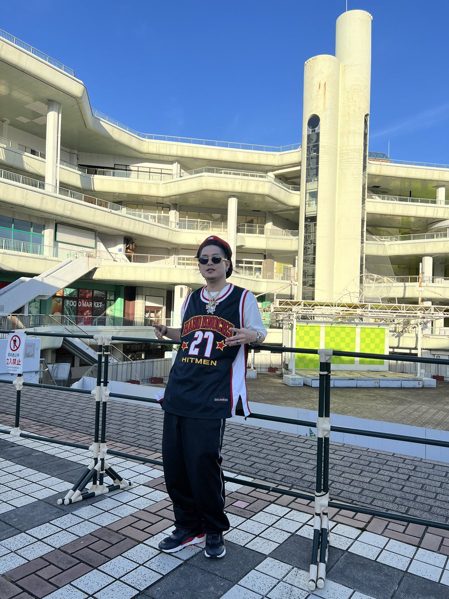 #千里セルシー 🏟️ ここでラッパーとしていつか舞台に立てるようになったらええなーって今は亡きDee aka さわちゃんとBANNINGSメンバーと10代前半の時夜な夜なラジカセ持ってLIVEの練習して初めてのアー写を撮った大切な場所が近いうち無くなると言う事で撮影して来ました🎞️