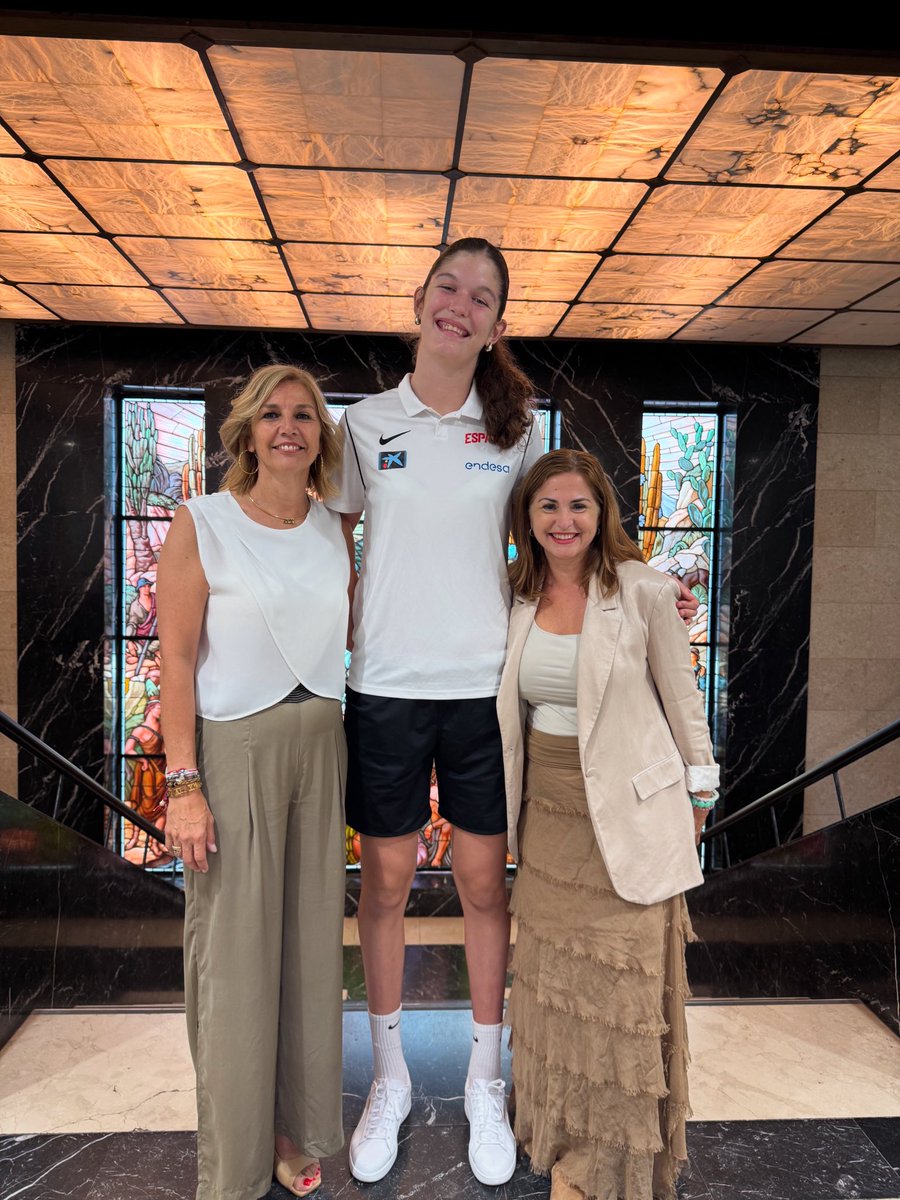 Accion Social y Participación Ciudadana (@accionsocialtfe) on Twitter photo Talento canario que brilla en Europa🏀🌟
Hoy recibimos en el <a href="/CabildoTenerife/">Cabildo de Tenerife</a> a nuestras estrellas del baloncesto: Nicole Domínguez e Inés García, flamantes campeonas de Europa Sub-18, y a Elena Buenavida, medalla de plata con la selección absoluta.
Un orgullo para nuestra isla Talento canario que brilla en Europa🏀🌟
Hoy recibimos en el <a href="/CabildoTenerife/">Cabildo de Tenerife</a> a nuestras estrellas del baloncesto: Nicole Domínguez e Inés García, flamantes campeonas de Europa Sub-18, y a Elena Buenavida, medalla de plata con la selección absoluta.
Un orgullo para nuestra isla