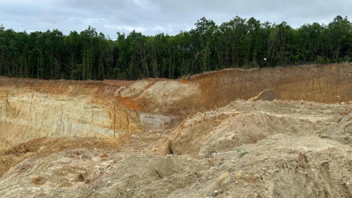 Havzalar ranta açıldı!

İstanbul Çatalca’da faaliyet gösteren Karanfil Mining, kum ocağı ve yıkama-eleme tesisinde kapasite artışına gidiyor.
Dün aynı kum ocağında yaşanan iş kazasında bir işçi ise yaşamını yitirdi.

ÇED dosyasına göre alanda en az 41 bin 751 meşe ve gürgen ağacı