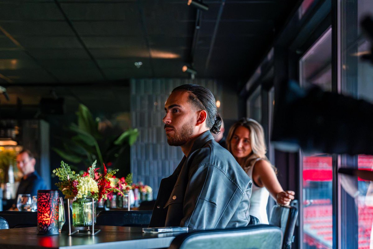 FabrizioRomano's tweet image. 🔴✍🏼 Ramiz Zerrouki, here just after signing the documents with FC Twente, together with Elise de Goede from Muy Manero agency.