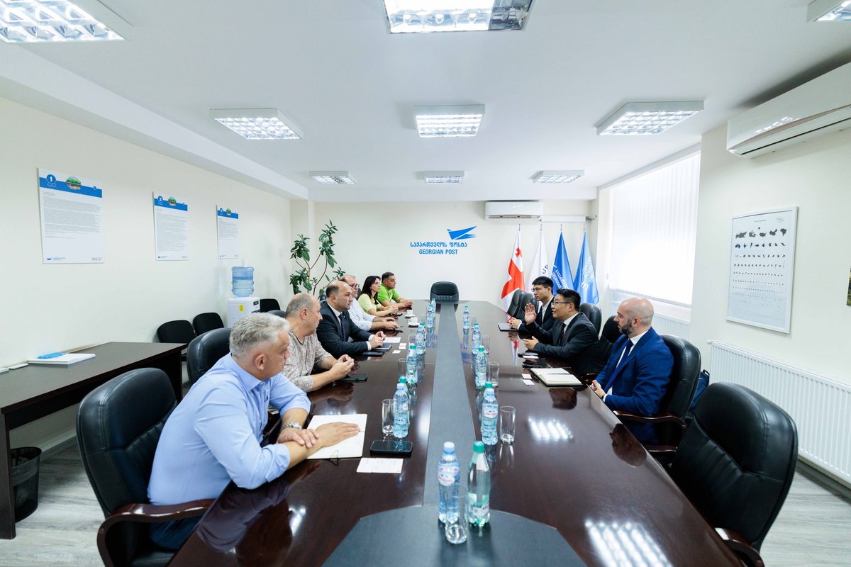 📦 The Director General of Georgian Post hosted representatives of global e-commerce giant TEMU in Georgia 🇬🇪 to strengthen cooperation, boost international logistics, and enhance service quality. A new chapter in cross-border delivery begins! 🌍📬 #TEMU #GeorgianPost #Logistics