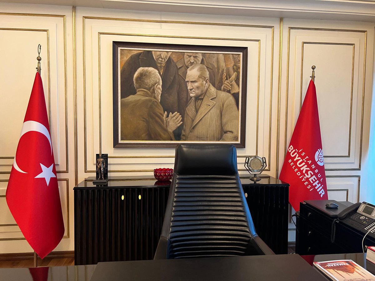 Cumhurbaşkanlığı Aday Ofisimizin açılışını büyük bir heyecanla ve gururla takip ettim. Ancak sosyal medyada yürütülen bazı tartışmalardan Silivri’de bulunmam nedeniyle maalesef gecikmeli haberdar oluyorum.

Atatürk posterinin indirildiğine dair başlatılan kampanyayı büyük bir