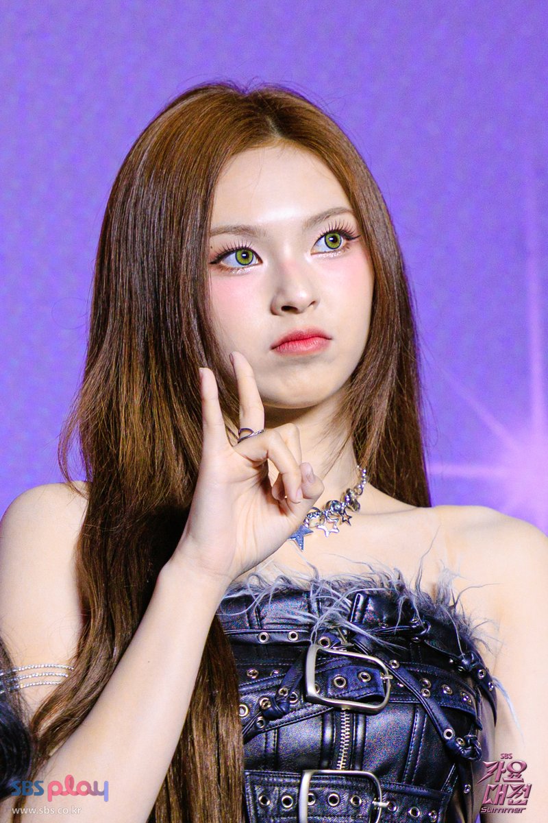 SBS 인기가요 (SBS Inkigayo) (@inga_sbs) on Twitter photo 📍2025 SBS 가요대전 Summer🏝️
베이비몬스터 (BABYMONSTER) 블루카펫 비하인드📸
MORE🔗programs.sbs.co.kr/enter/2025sbsg…
#가요대전 #2025SBS가요대전Summer #2025SBSGAYODAEJEONSummer #베이비몬스터 #BABYMONSTER <a href="/YGBABYMONSTER_/">BABYMONSTER</a> 📍2025 SBS 가요대전 Summer🏝️
베이비몬스터 (BABYMONSTER) 블루카펫 비하인드📸
MORE🔗programs.sbs.co.kr/enter/2025sbsg…
#가요대전 #2025SBS가요대전Summer #2025SBSGAYODAEJEONSummer #베이비몬스터 #BABYMONSTER <a href="/YGBABYMONSTER_/">BABYMONSTER</a>