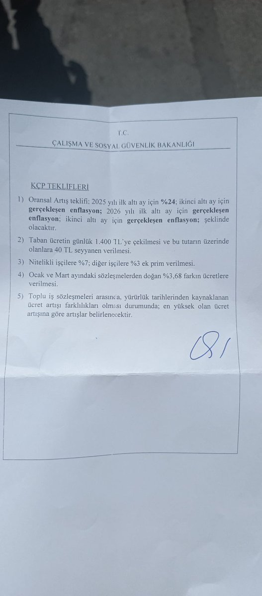 msbisci's tweet photo. Çalışma Bakanı Vedat Işıkhan’ın Türk-İş’e verdiği zam teklifi resmidir, altında ıslak imzası vardır!
Bugün gelinen noktada bakanlık geri adım atıyor.
Devlet ciddiyet ister!
Devlet sözünü tutar, ıslak imzanın arkasında durur, geri adım atmaz!

Hükümetişçiyi Bitirdi

@isikhanvedat @csgbakanligi @RTErdogan