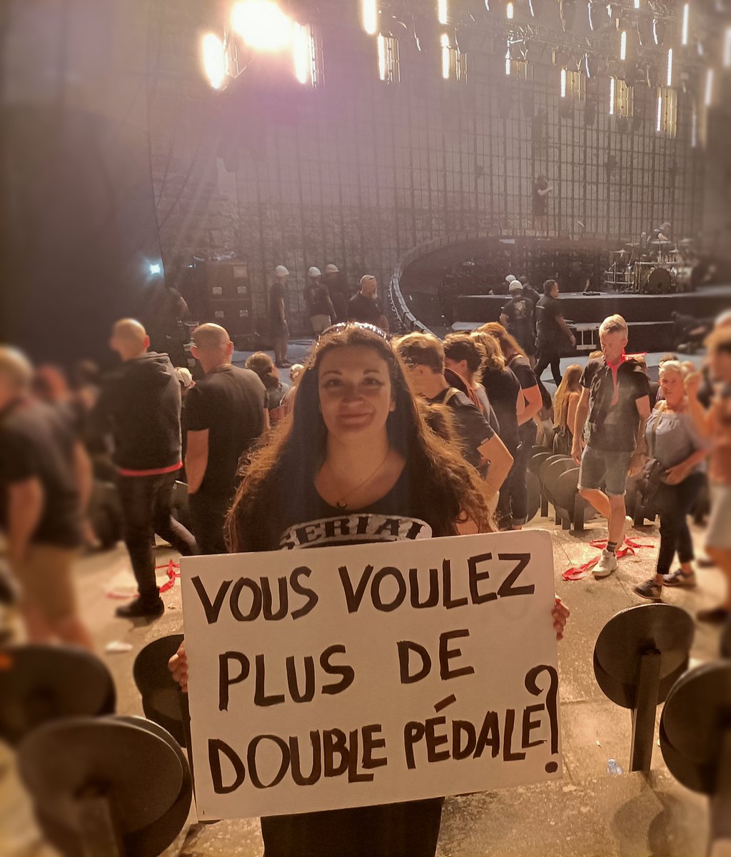 Amazing show by <a href="/GojiraMusic/">Gojira</a> yesterday in Carcassonne !
As always, Mario Duplantier was on fire, he asked us if we wanted more double bass ! Who wouldn't 😁 ?