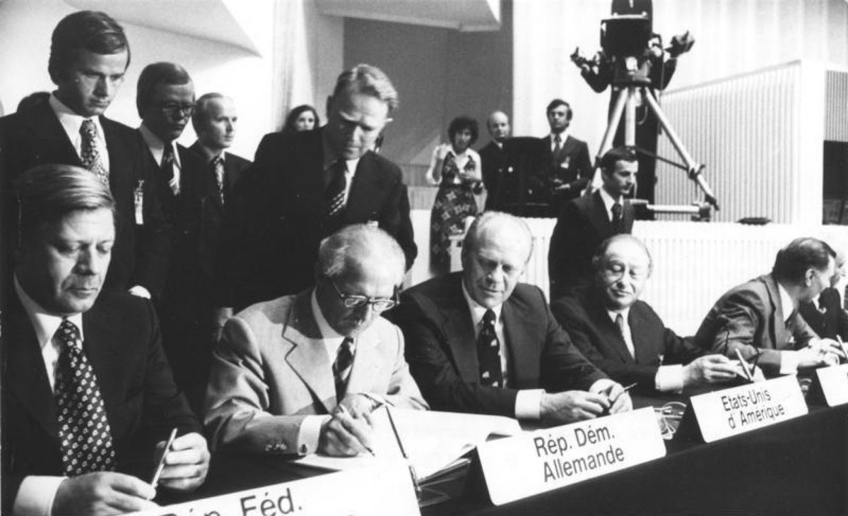 Il #Papa ricorda il 50mo anniversario della firma dell’Atto finale di #Helsinki: "Animati dal desiderio di garantire la sicurezza nel contesto della Guerra Fredda, 35 Paesi inaugurarono una nuova stagione geopolitica favorendo un riavvicinamento tra Est e Ovest" 
⬇️