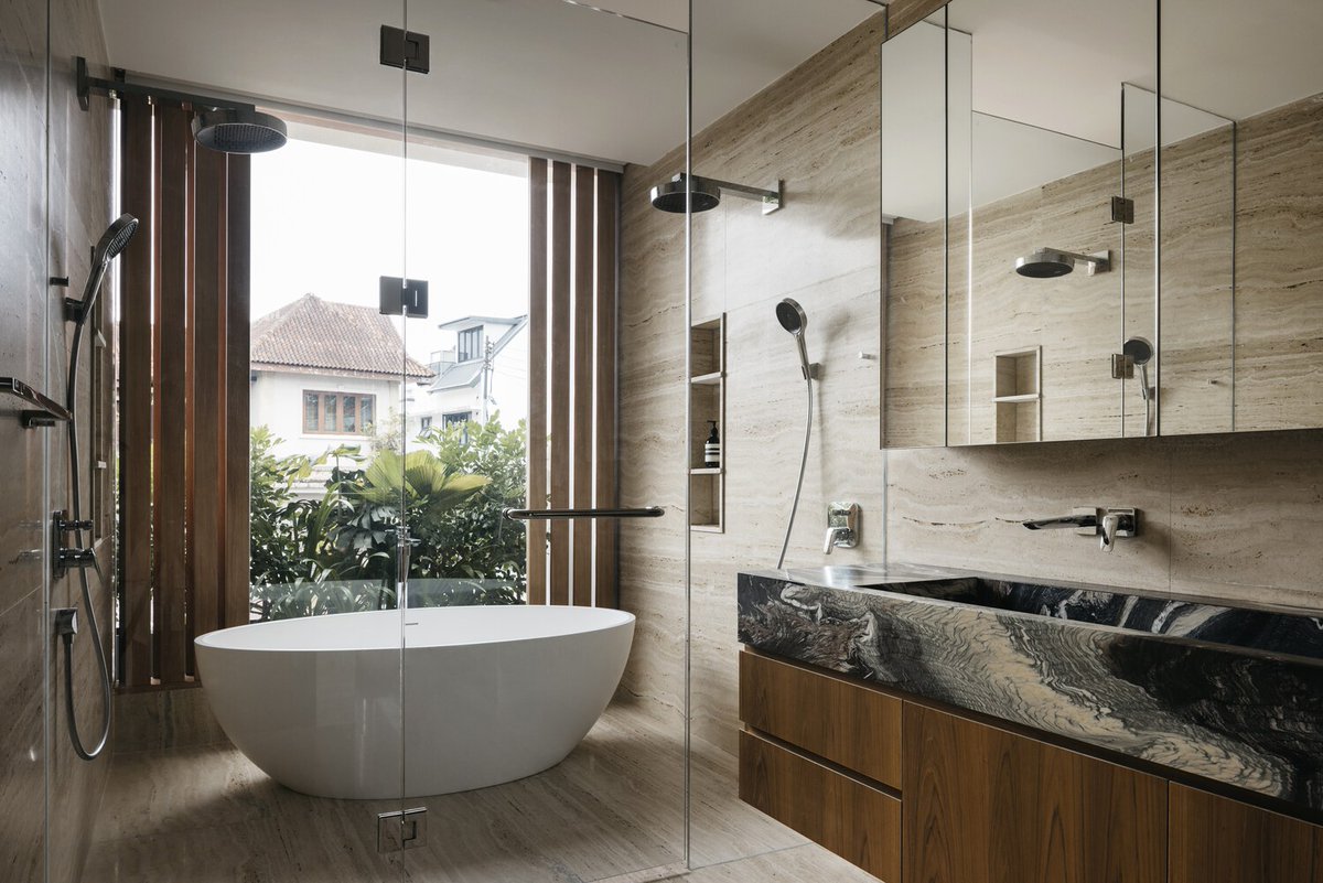 إذا وجدت الرغبة فإن الغاية يمكن تحقيقها 

واجهة بعرض لا يتجاوز 6م وجمال لا يفشل ان يبهر
وتصميم داخلي يعكس انشراح لا ينحصر

لماذا لا تنعكس مثل هذه النتائج في منازلنا ؟

استثمر في التصميم تستمتع بالنتائج فمالواقع إلا تصميم تم تطبيقه ,,,