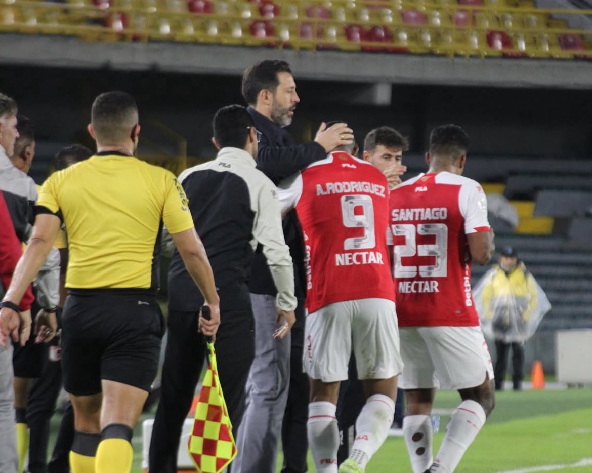 📌 El mensaje de Jorge Bava🇺🇾 a toda la hinchada de Santa Fe🇲🇨

🗣️”Competir siempre con intensidad y mucha inteligencia para manejar el resultado✅. Un buen paso que debemos confirmar en Palmira. El sábado a vestir El Campín de rojo y blanco🇲🇨. ¡Nos vemos, leones!🏟️🦁”

📸