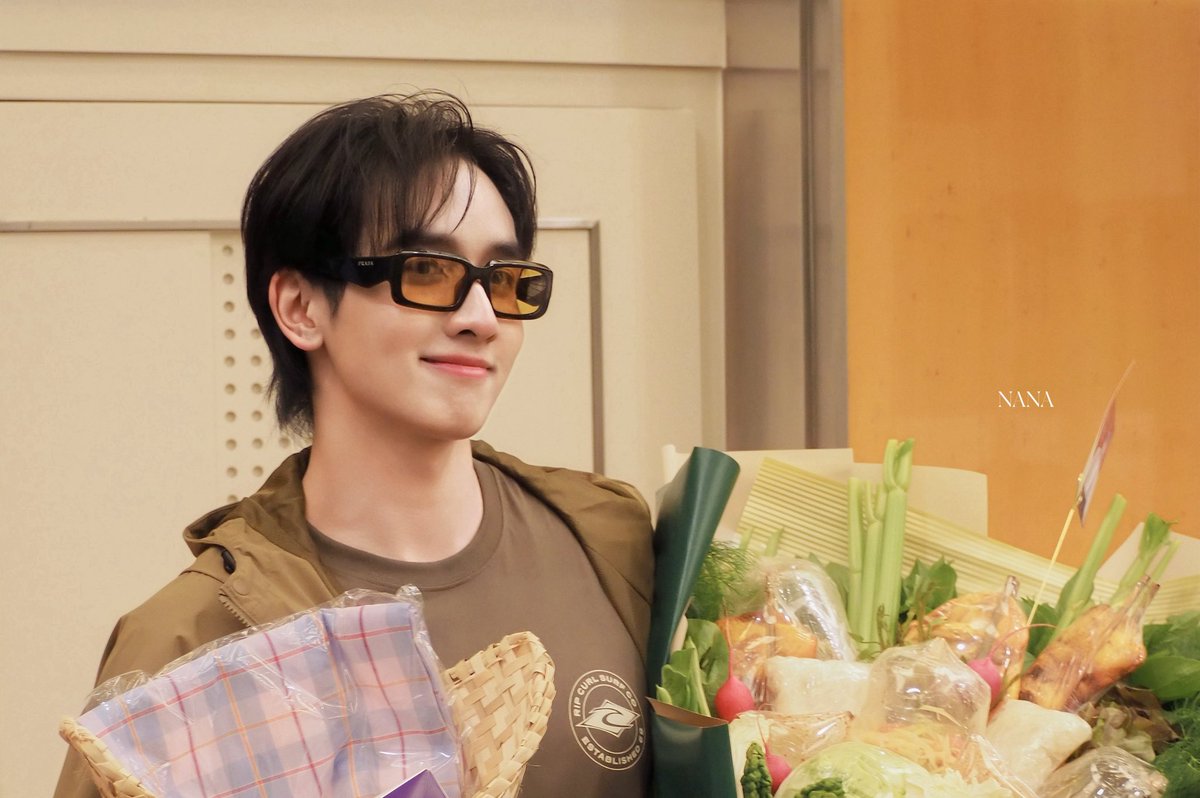 🎁 Lǐwù suī zhòng, dàn dōu shì fěnsī de 'แสนรัก'
ของขวัญอาจหนัก แต่ทุกชิ้นคือ 'แสนรัก' จากแฟนคลับ😉

#กองทัพพีค #kongthappeak 
#แสนรัก #MyImPerfectFamily